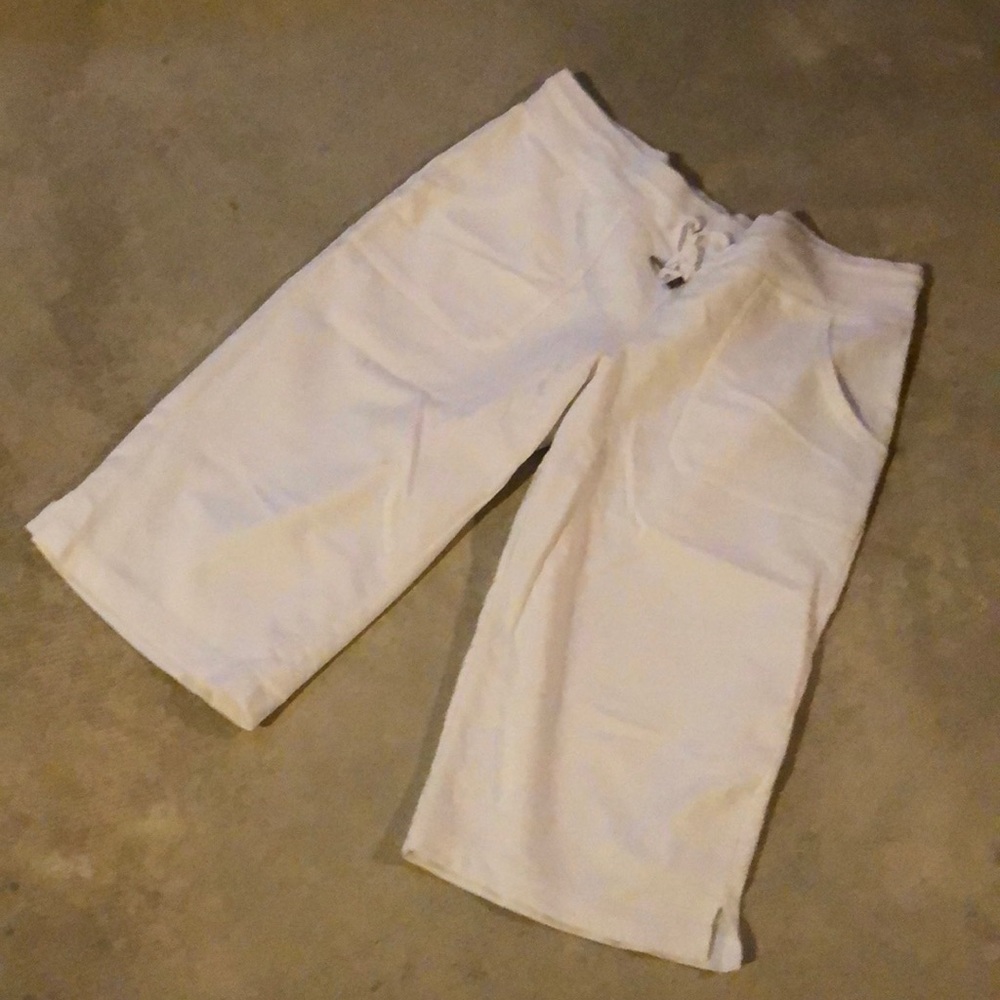 White comfy capris