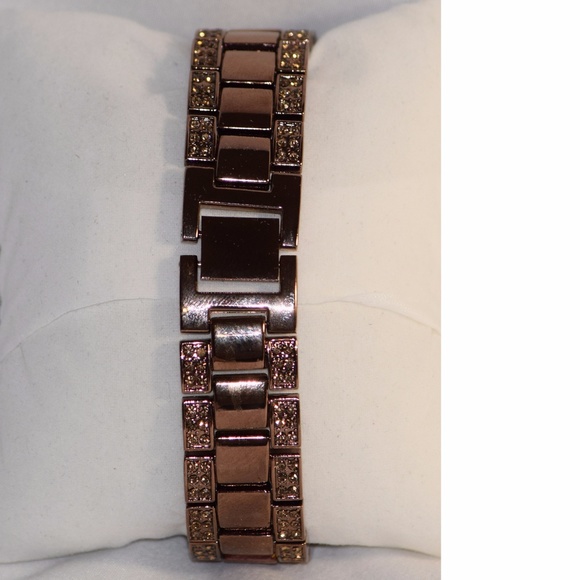 "Sale" Women's jewel studded watch - Picture 2 of 3