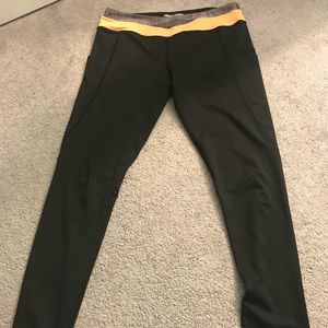 black workout leggings