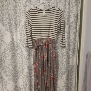 Beautiful Vanilla Bay floral/stripe Maxi dress