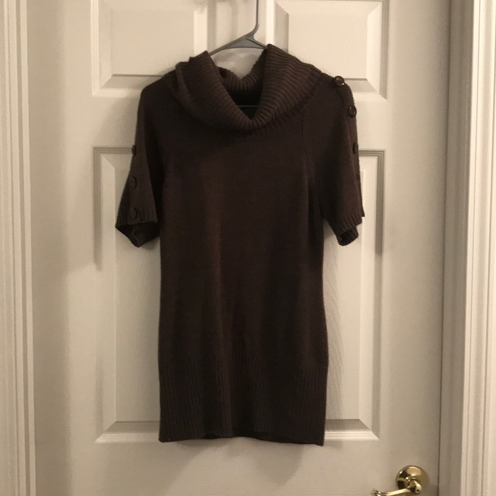 Short sleeve sweater