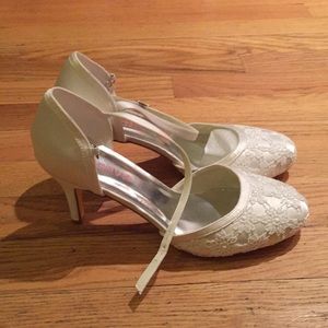 Bridal lace shoes!