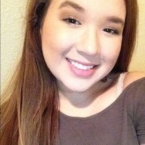 Meet your Posher, Necia