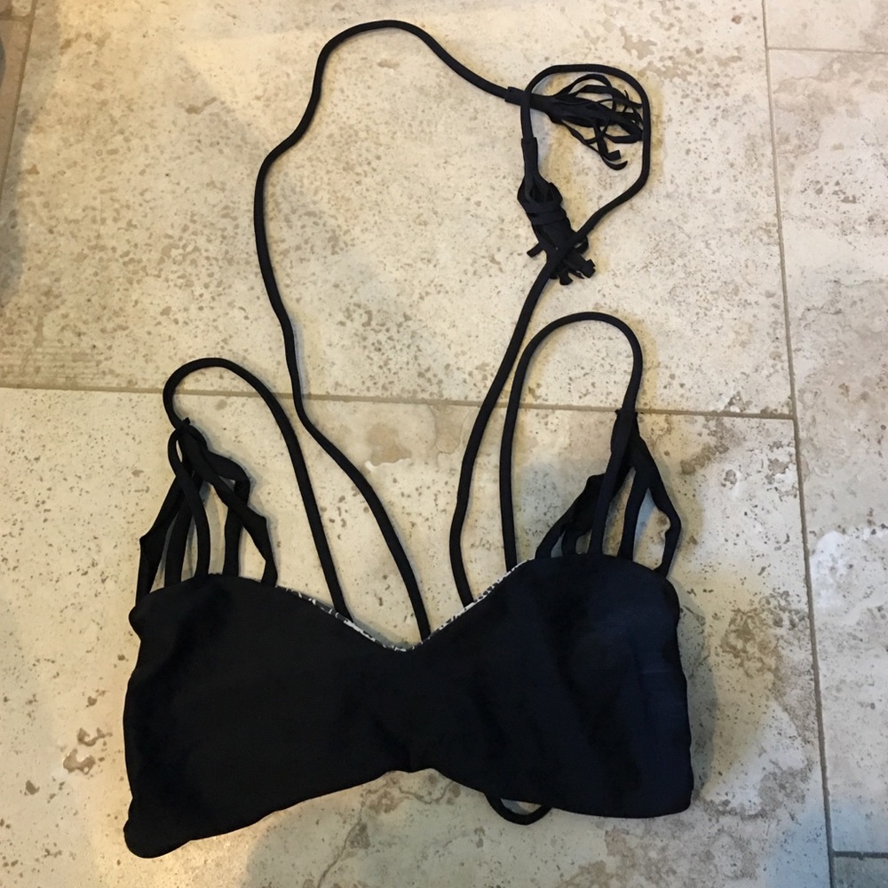 Acacia krobokan top in storm!