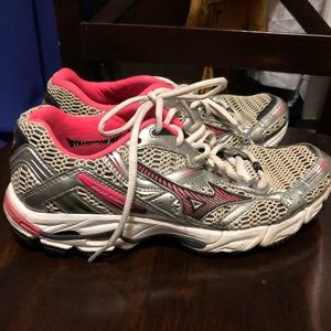 Mizuno running shoes