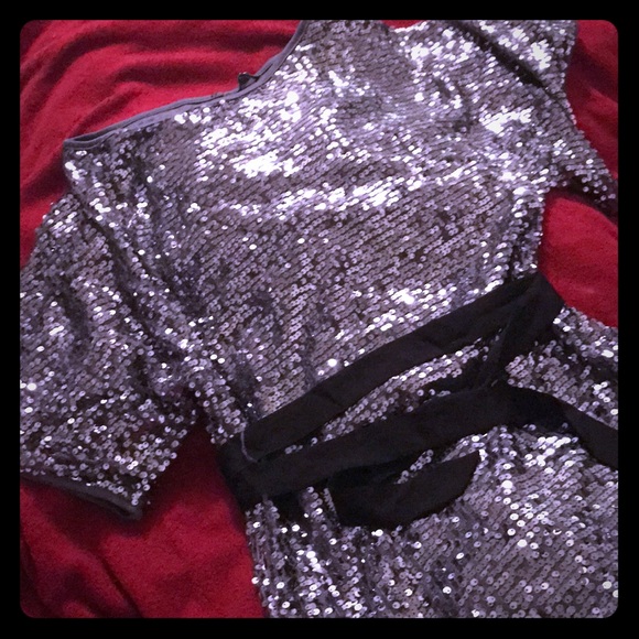BKE BOUTIQUE Full silver Sequin Dress✨Perfect NYE - Picture 1 of 8