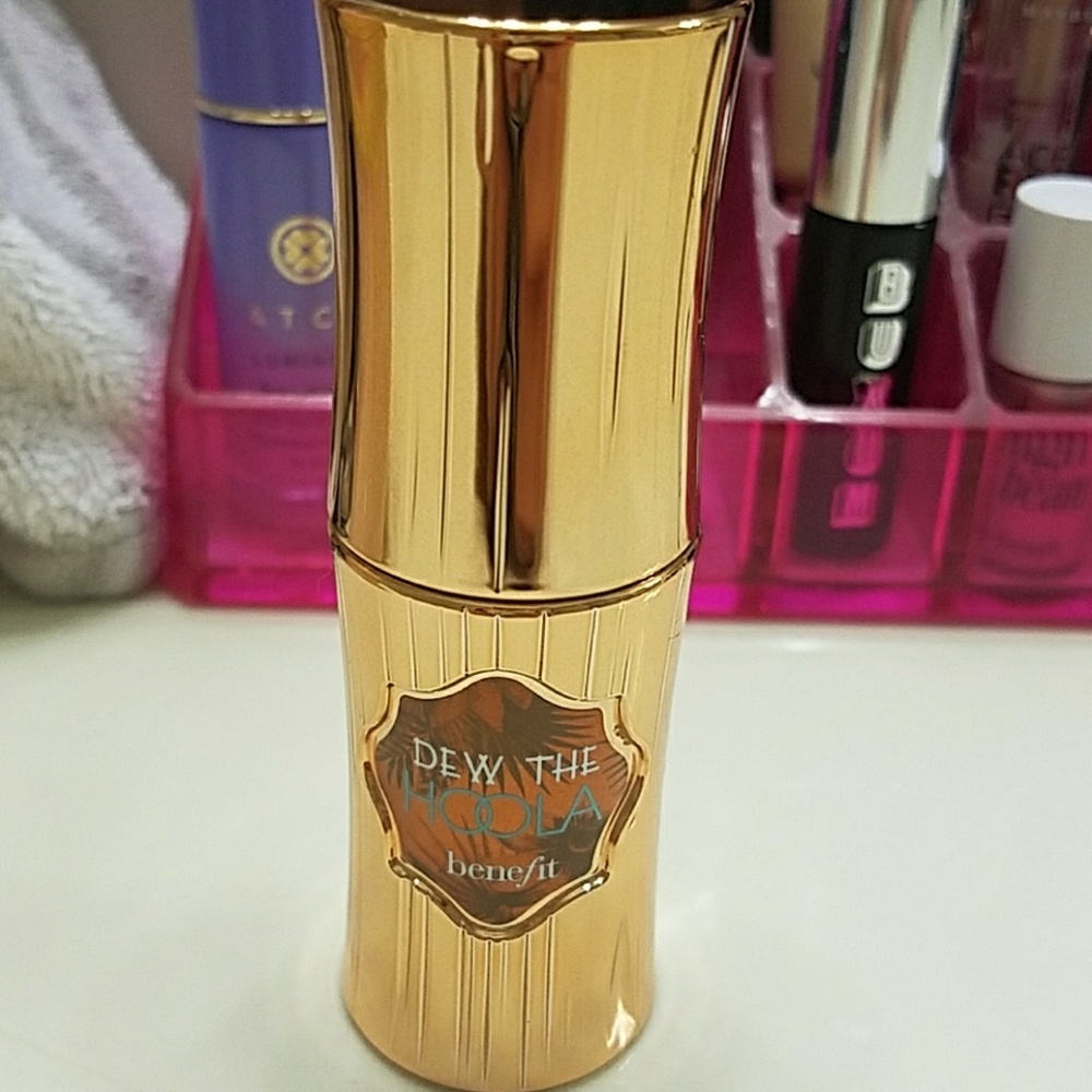 Dew the Hoola bronzer by benefit