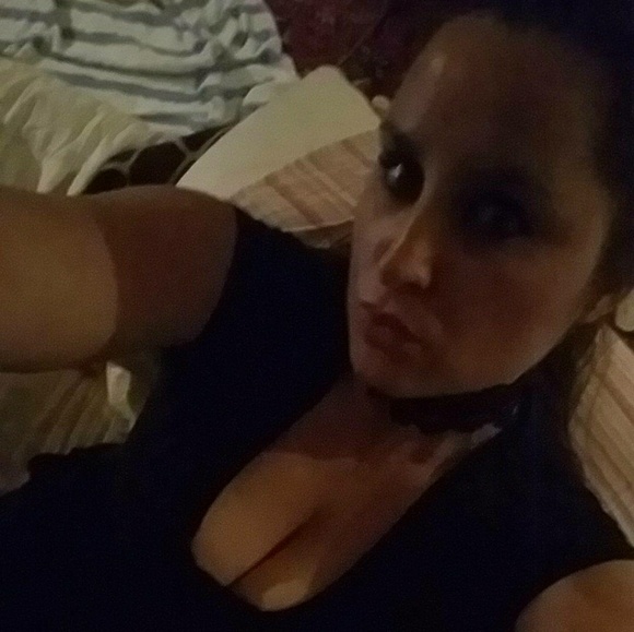 Meet your Posher, Niccole - Picture 2 of 2