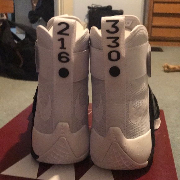 LeBron Soldier 10 Pinnacle - Picture 4 of 5