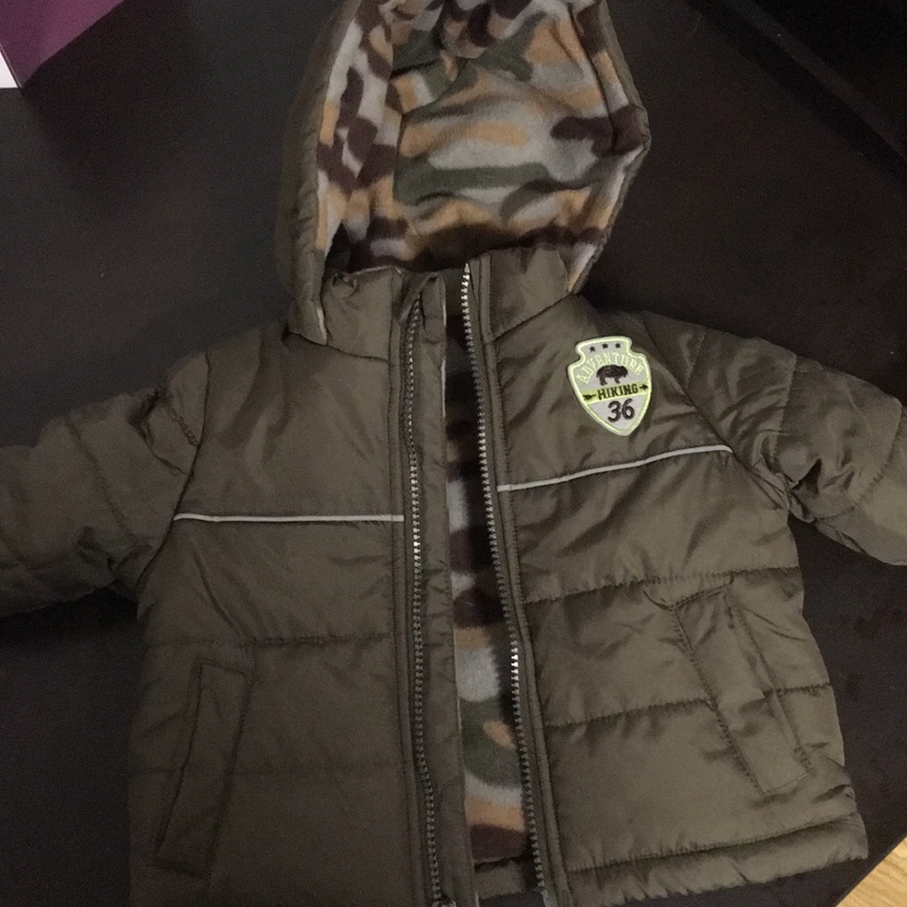 Green infant winter puffer coat size 3-6 months