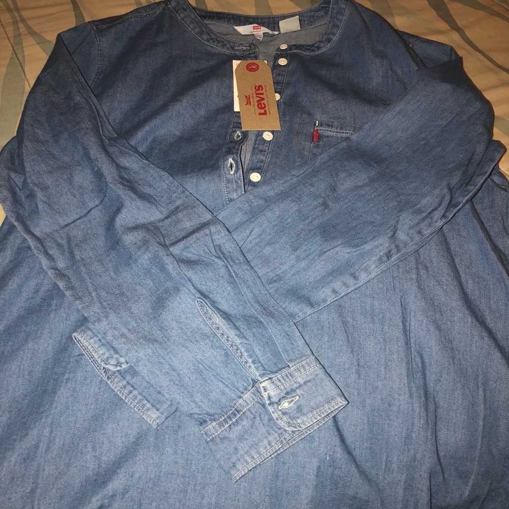 NWT...size Medium women’s Levi Jean shirt - Picture 2 of 4