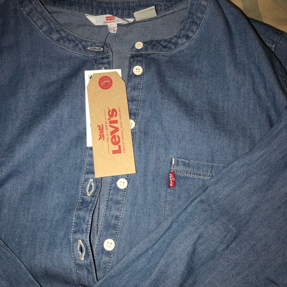 NWT...size Medium women’s Levi Jean shirt - Picture 3 of 4