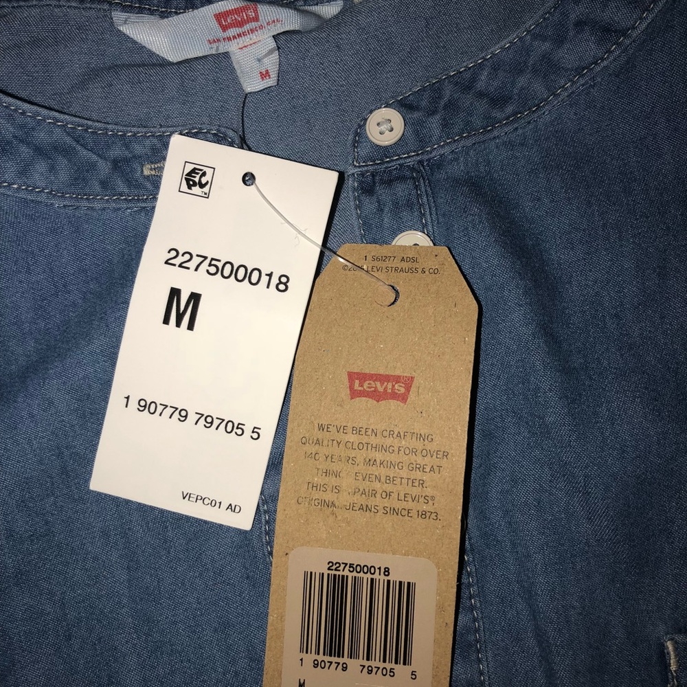 NWT...size Medium women’s Levi Jean shirt - Picture 4 of 4