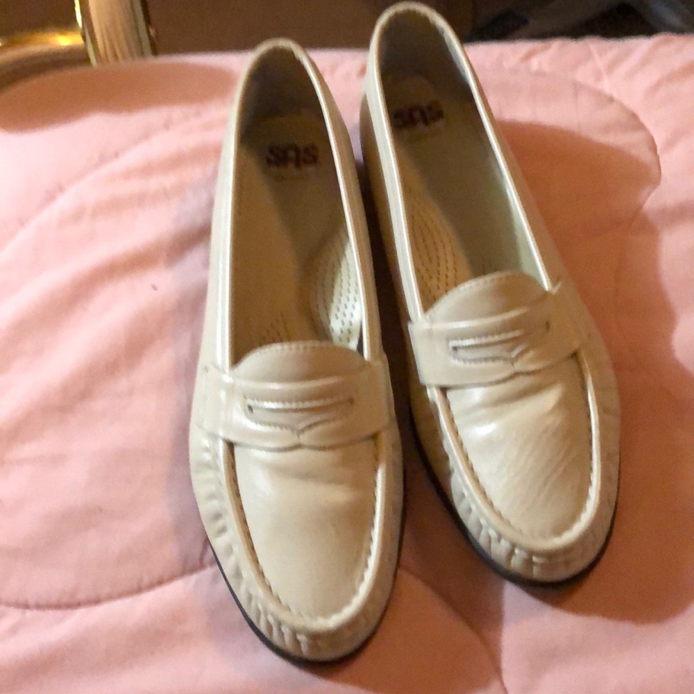 Vintage SAS bone loafers size 9.5M