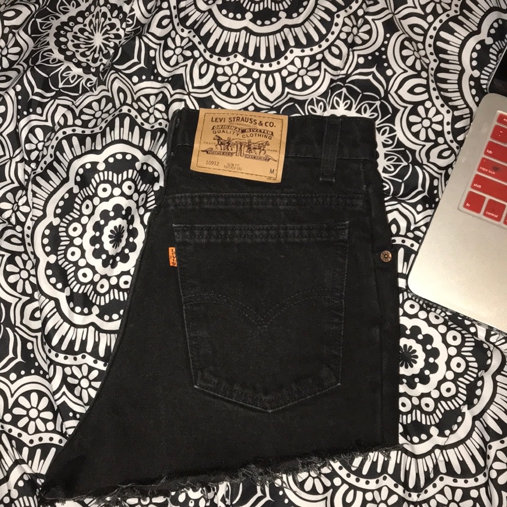 Levi’s High Waisted Black Shorts