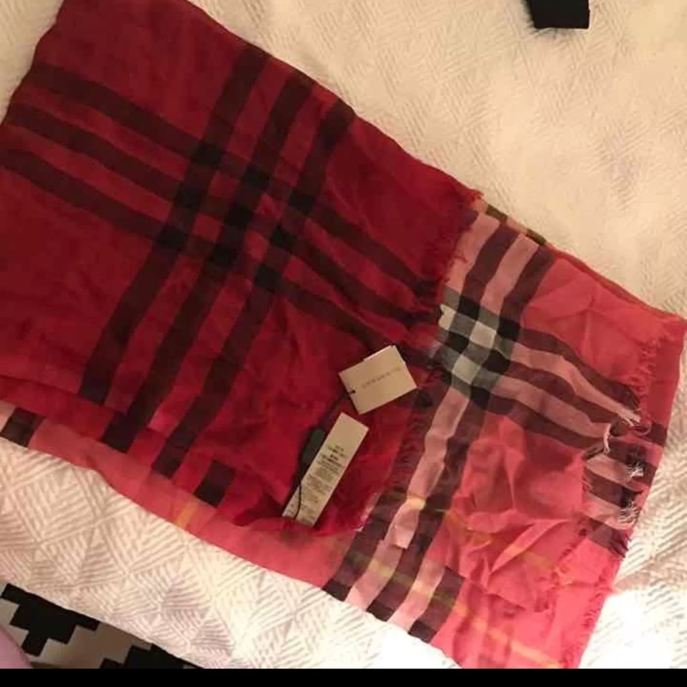 NWT Authentic Burberry Scarf