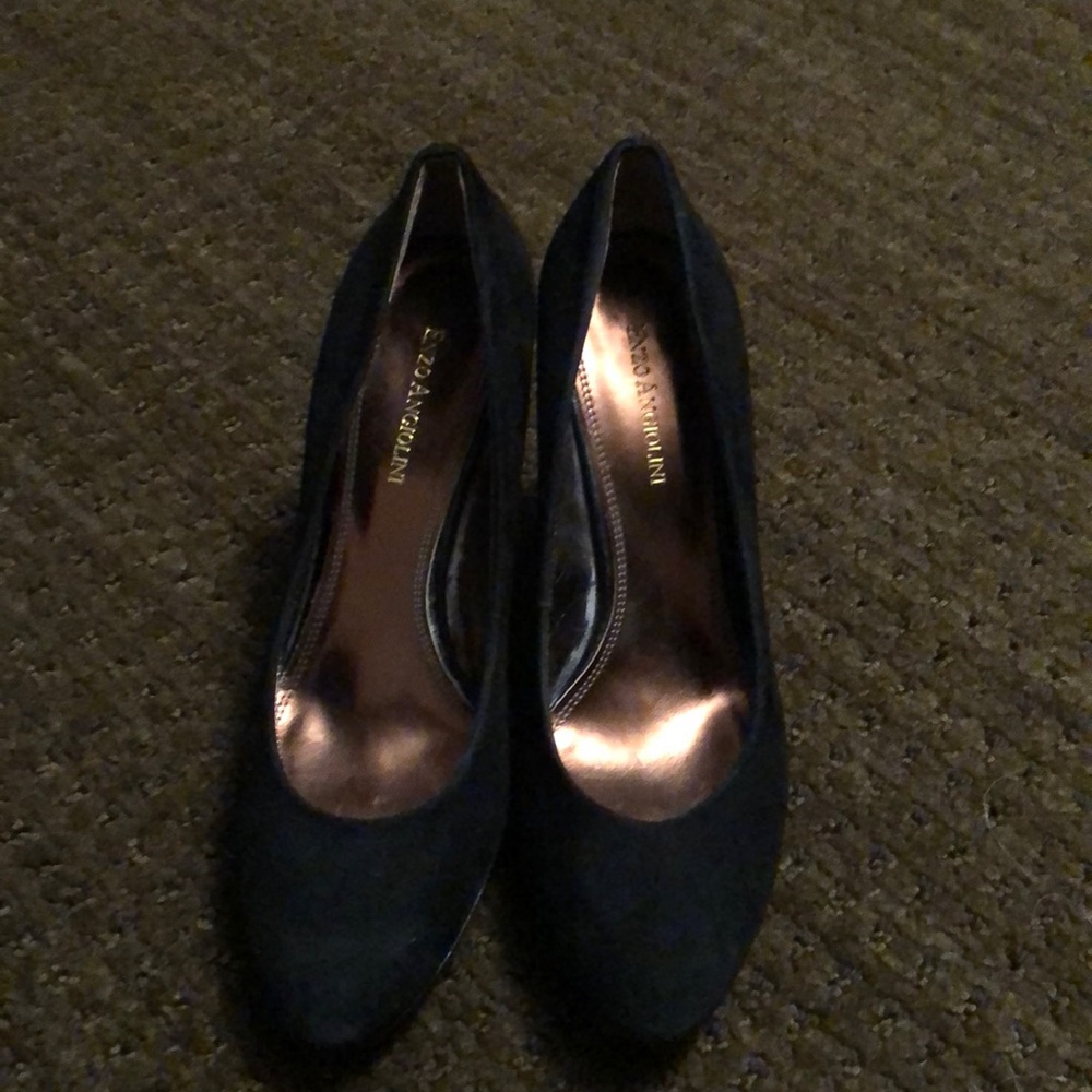 The perfect black pump