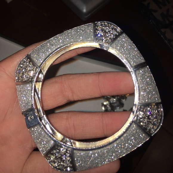 Jewelry - Picture 3 of 4