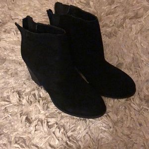 🎉Brand New 🎉 Black Suede Bootie