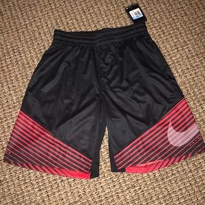 BRAND NEW NIKE ELITE BASKETBALL MEN (SIZE M)