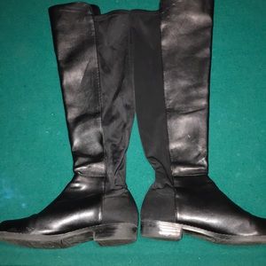 Slightly worn Black Boots size 7 in womens!