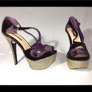 By Halston purple suede heel