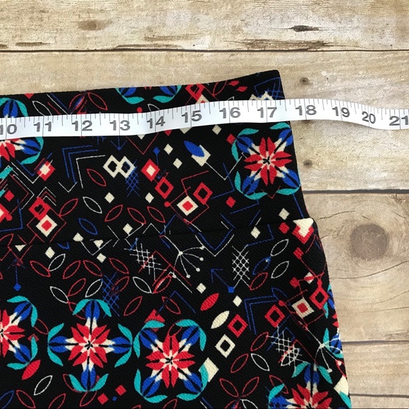 Lularoe Cassie Pencil floral print skirt - Picture 4 of 6