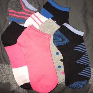 🆕 7 pairs of multi colored socks 🧦  new w/o tag