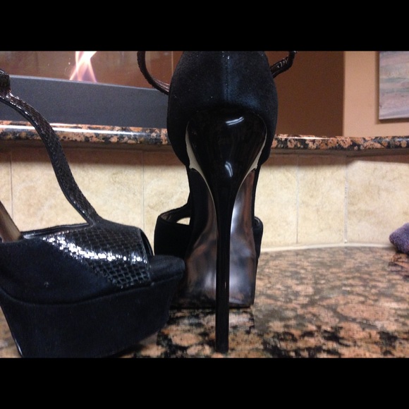 Bebe | Nikki Suede Sandal - Picture 4 of 8