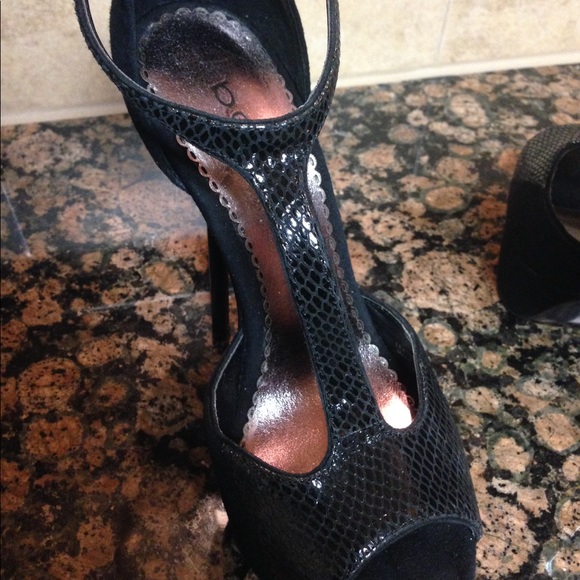 Bebe | Nikki Suede Sandal - Picture 6 of 8