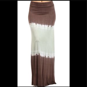 Long Maxi skirt NWOT size L- Make an offer! :)
