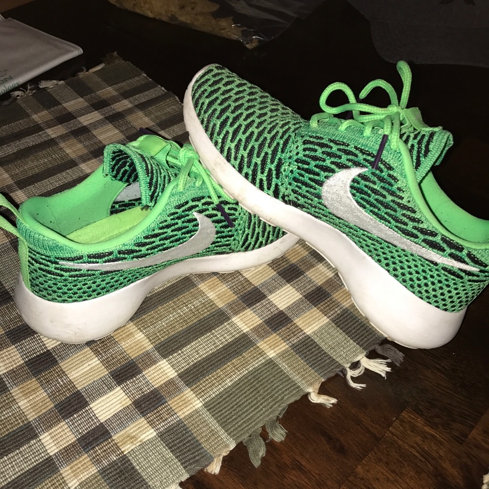 NIKE ROCHE