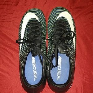 Soccer shoes barely used trying to sell them quick