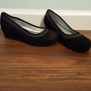 Girls black wedge heel shoes size 3.5