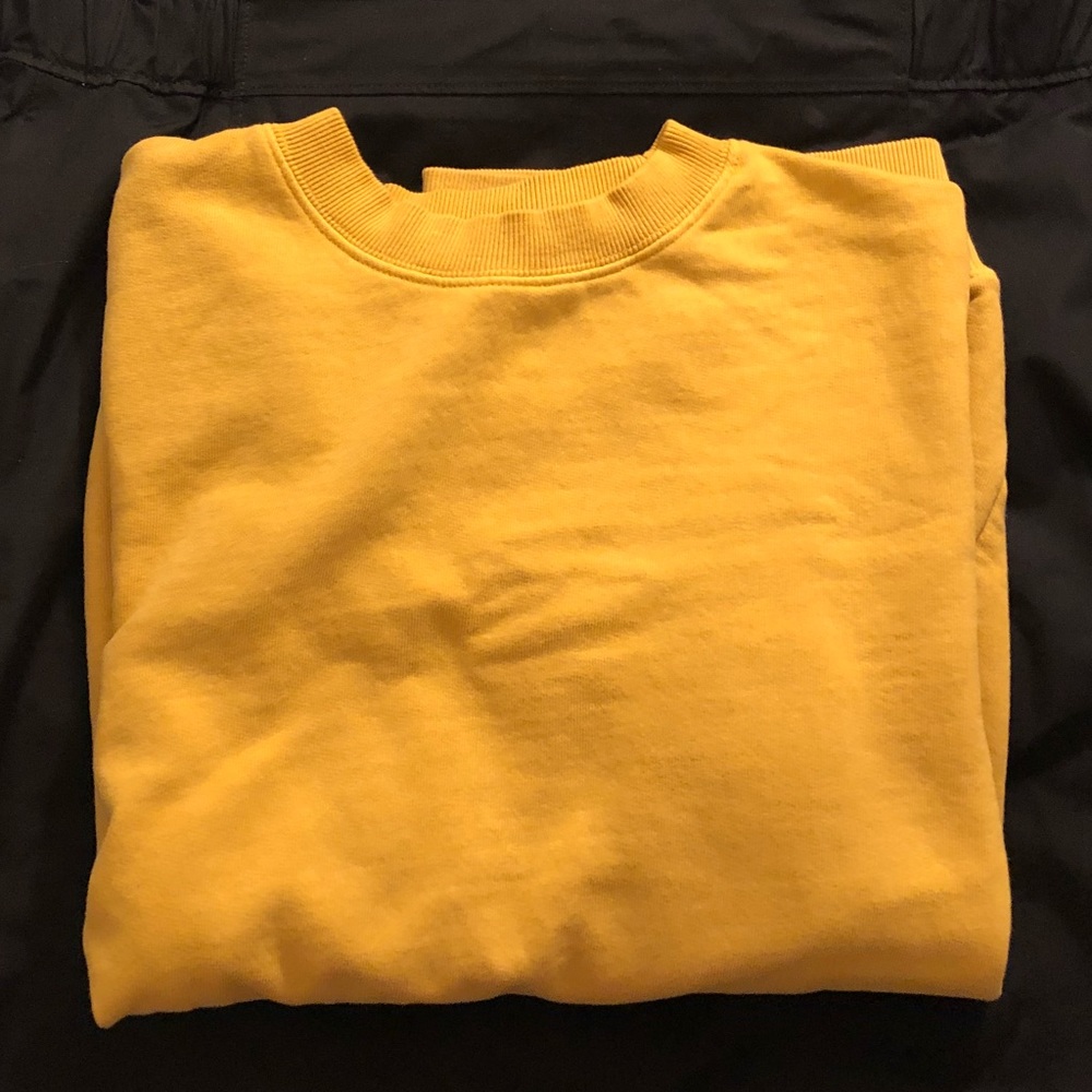 YELLOW/MUSTARD BRANDY MELVILLE SWEATER