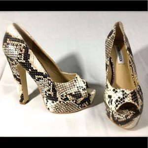 Steve Madden rattle snake open toe heel