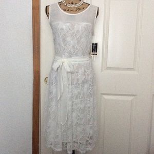 NEW. Julián TAYLOR White lace dress