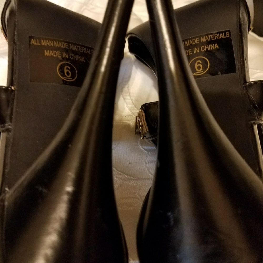 Delicious Shoes - Picture 3 of 3