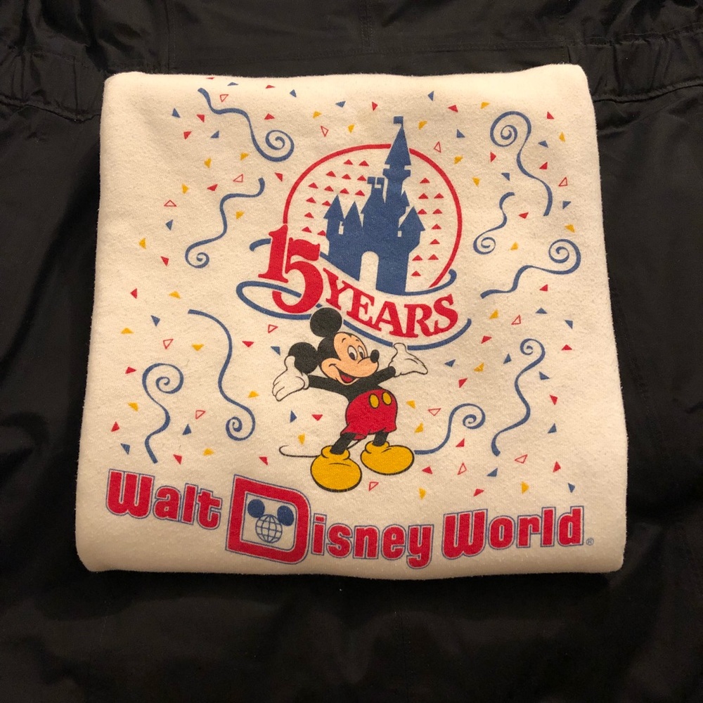 WHITE VINTAGE DISNEY WORLD SWEATER
