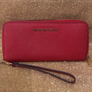 Michael Kors Mercer Wallet  •excellent condition•