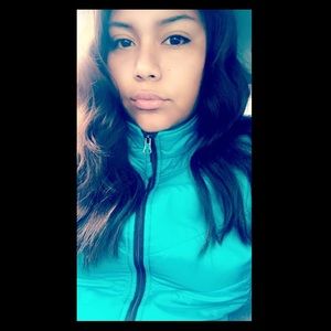 Meet your Posher, Yaneth