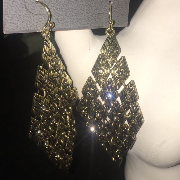 Express gold diamond shaped dangles! Great piece - Picture 3 of 6