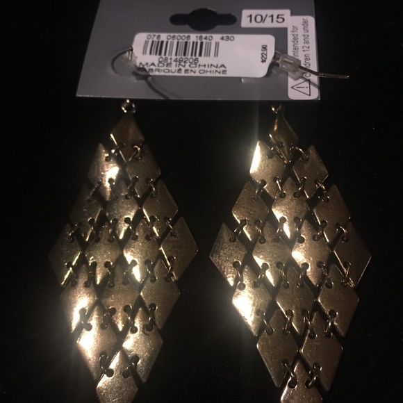 Express gold diamond shaped dangles! Great piece - Picture 5 of 6