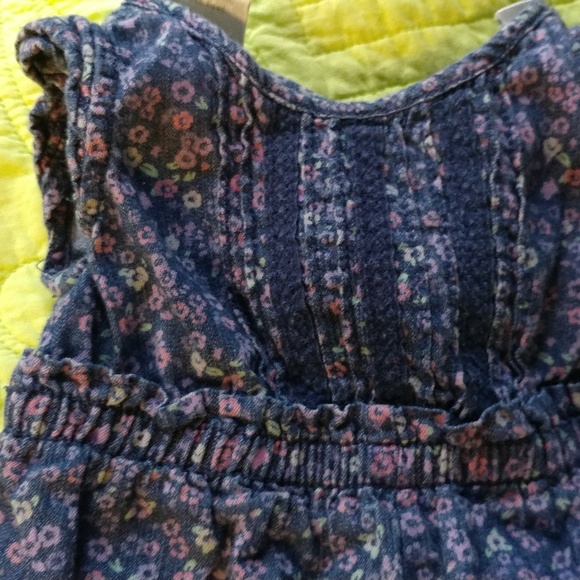 ⭐$3 in bundle🍒3 cute baby girl outfits - Picture 4 of 8