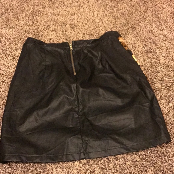 Black and Gold Sequin Skirt. - Picture 2 of 2