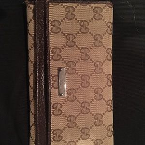 Women’s Gucci wallet