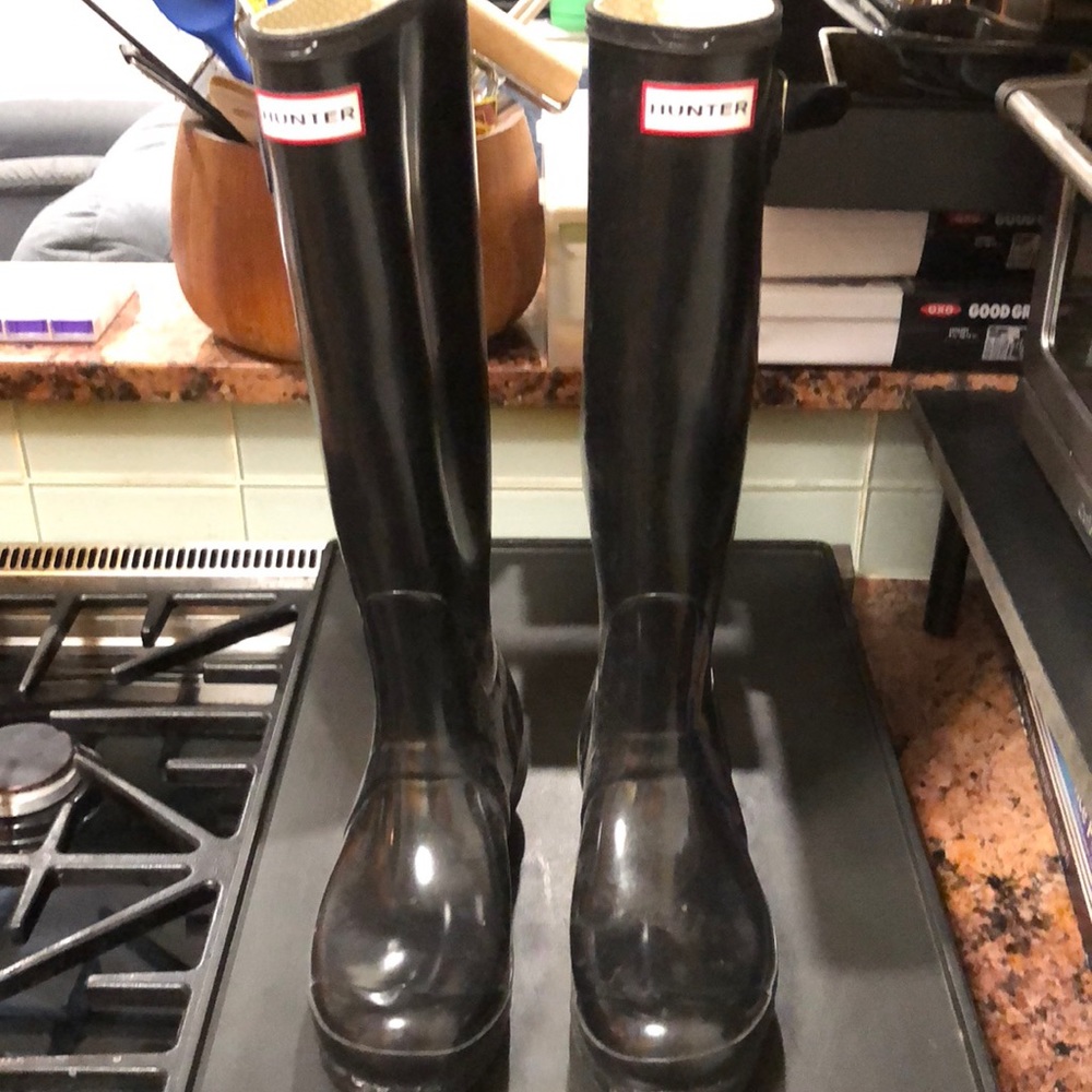 Black Hunter boots size 8