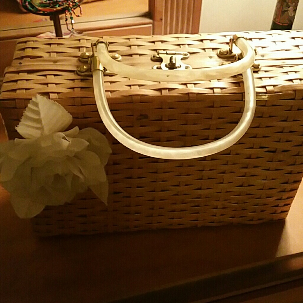 Vintage  straw purse with removable  white  silk f