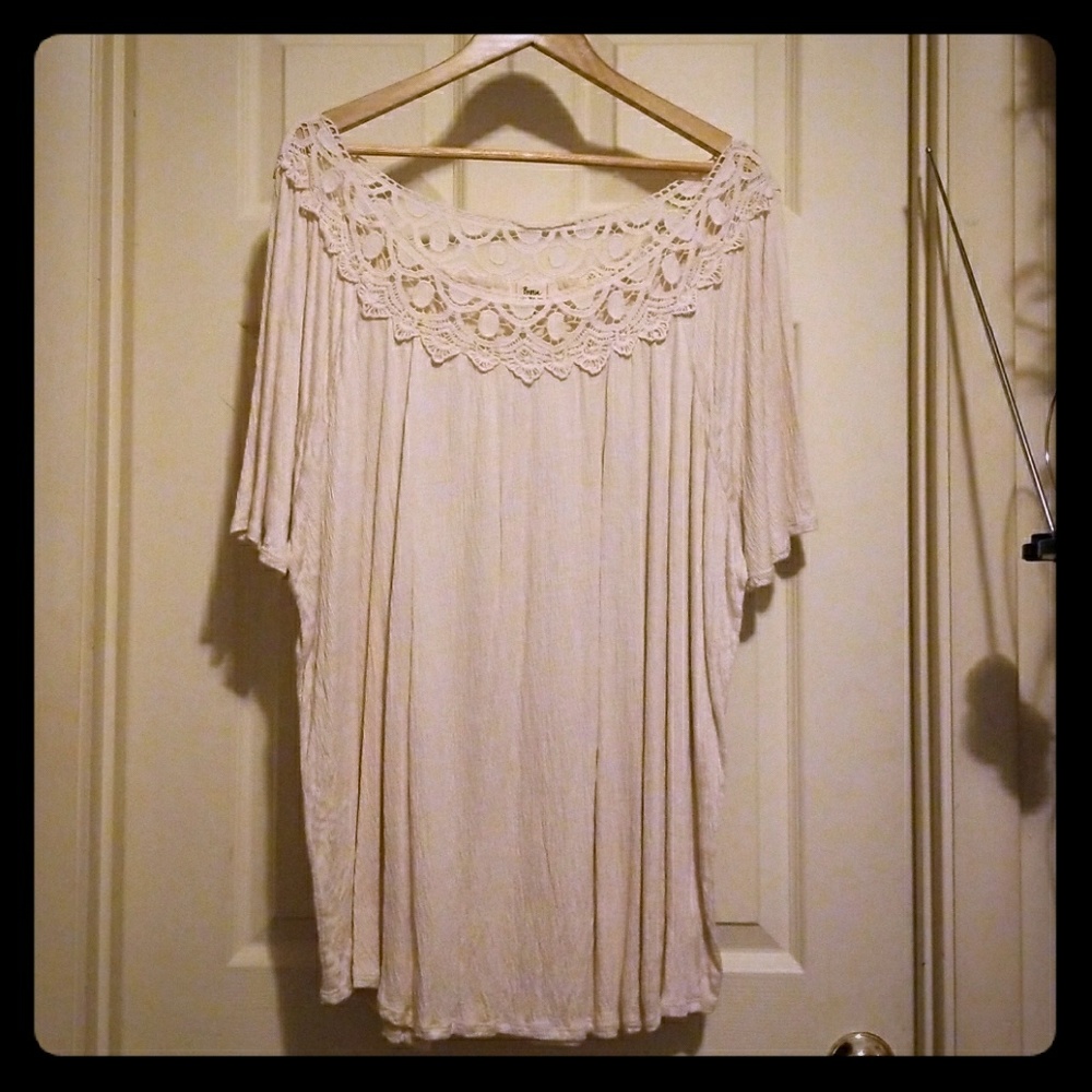 CREAM PLUS SIZE BOHO SHIRT WITH LACE DETAIL