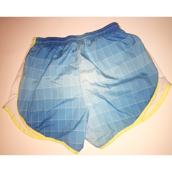 Women's Nike Tempo shorts - Picture 2 of 3